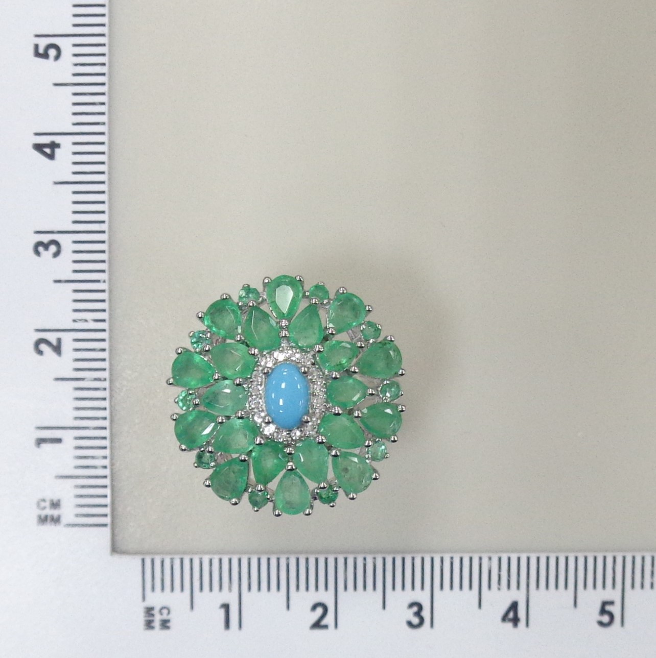 Серебряное кольцо с бирюзой и изумрудами